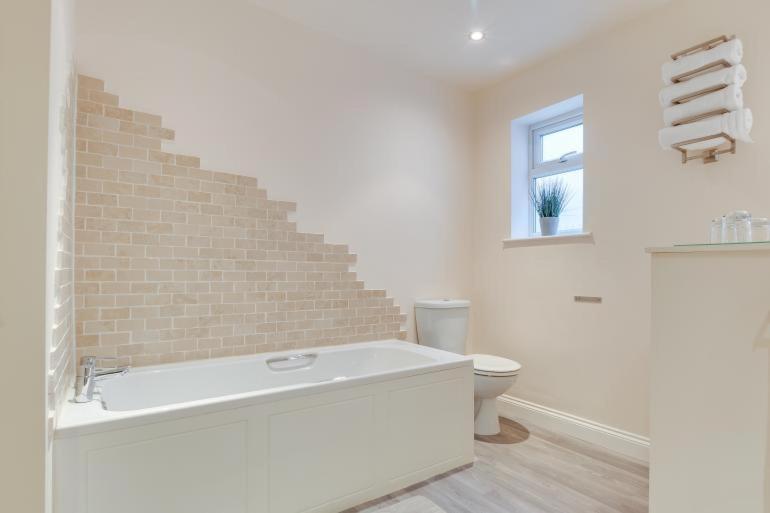 Number 3 Pier Road Apartment Уитби Экстерьер фото